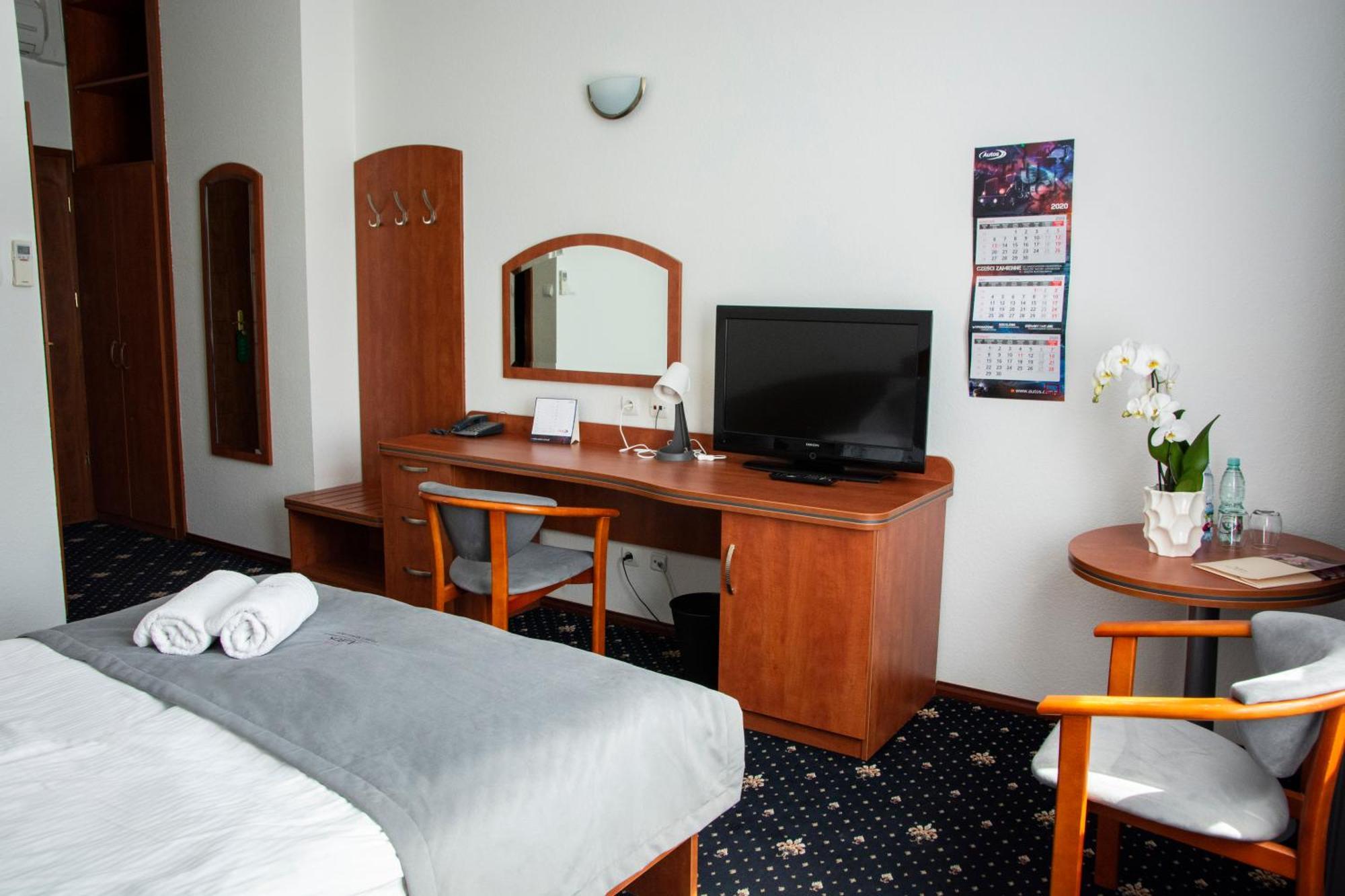 Hotel Restauracja Autos Солец-Куявски Экстерьер фото